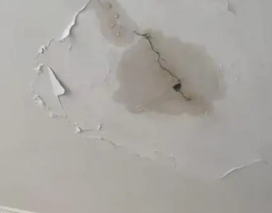 麻栗坡阳台漏水维修公司分享下屋面防水工程质量问题原因分析